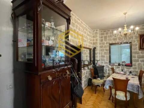 Izdavanje, kuća, 300m², Masline, Podgorica - image 7