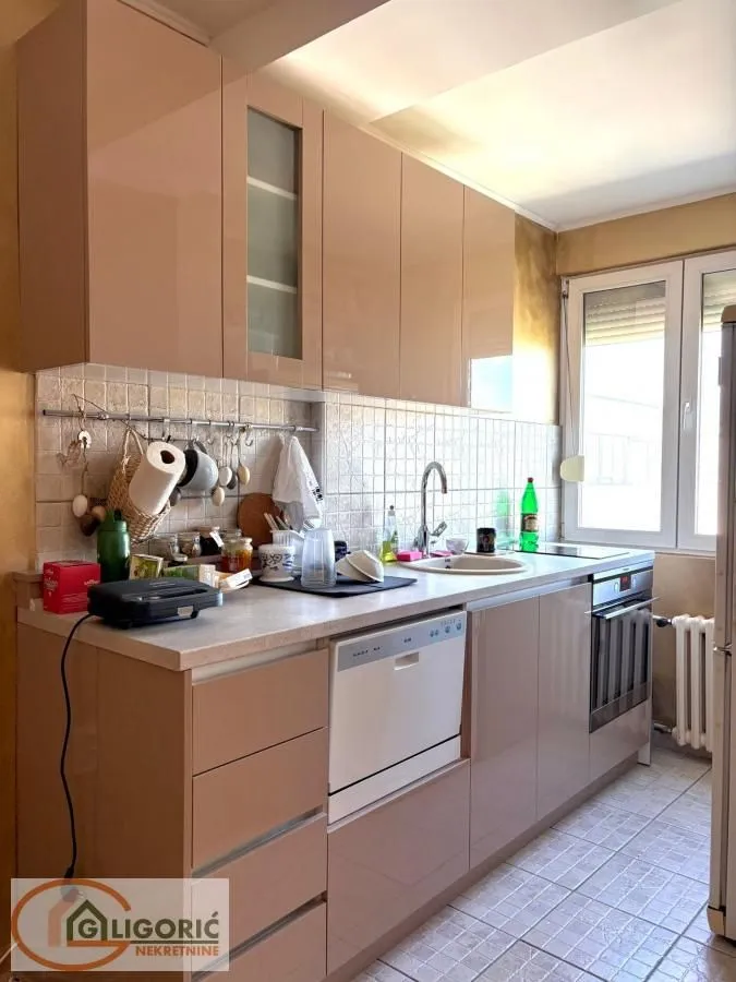 Prodaja, trosoban stan, 70m², Voždovac Sve Podlokacije, Beograd