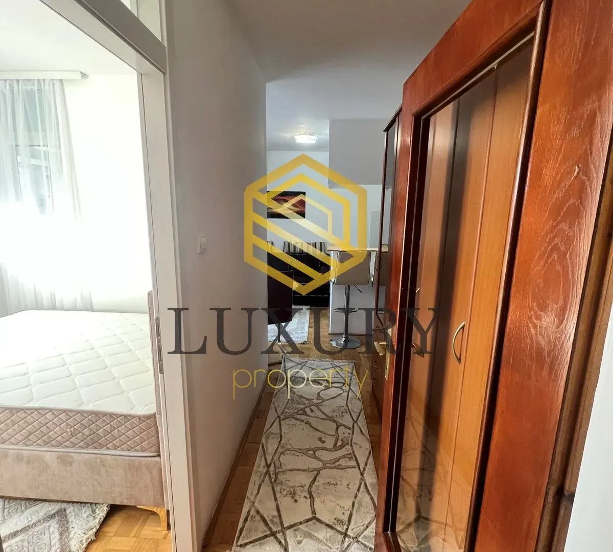 Izdavanje, jednosoban stan, 38m², Stari Aerodrom, Podgorica