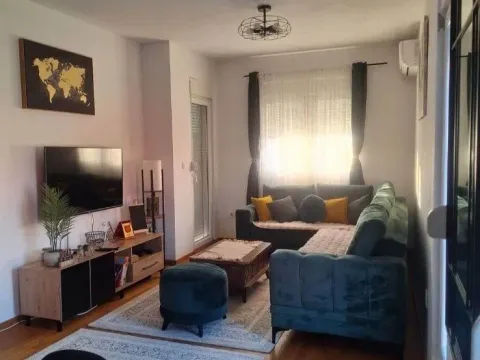 Prodaja, jednosoban stan, 47m², Stari Aerodrom, Podgorica - image 2