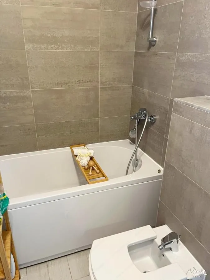 Prodaja, trosoban stan, 99m², Tivat, Crna Gora