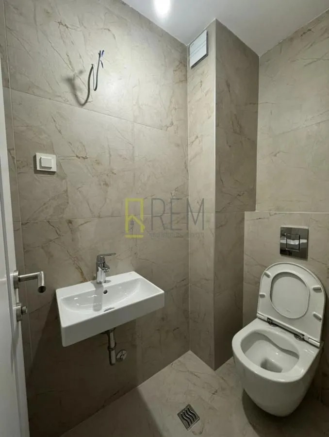 Izdavanje, dvosoban stan, 64m², Tološka šuma, Podgorica