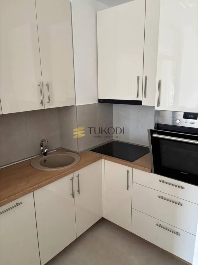 Izdavanje, dvosoban stan, 45m², Zemun Gornji Grad, Zemun Sve Podlokacije