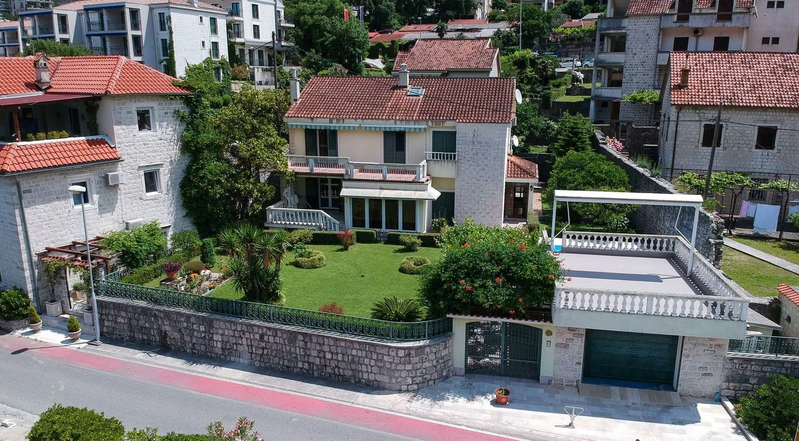 Sale, house, 270m², Dobrota, Kotor