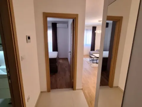 Izdavanje, jednosoban stan, 48m², City Kvart, Podgorica - image 6