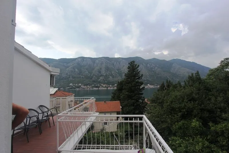 Prodaja, stan, 95m², Dobrota, Kotor