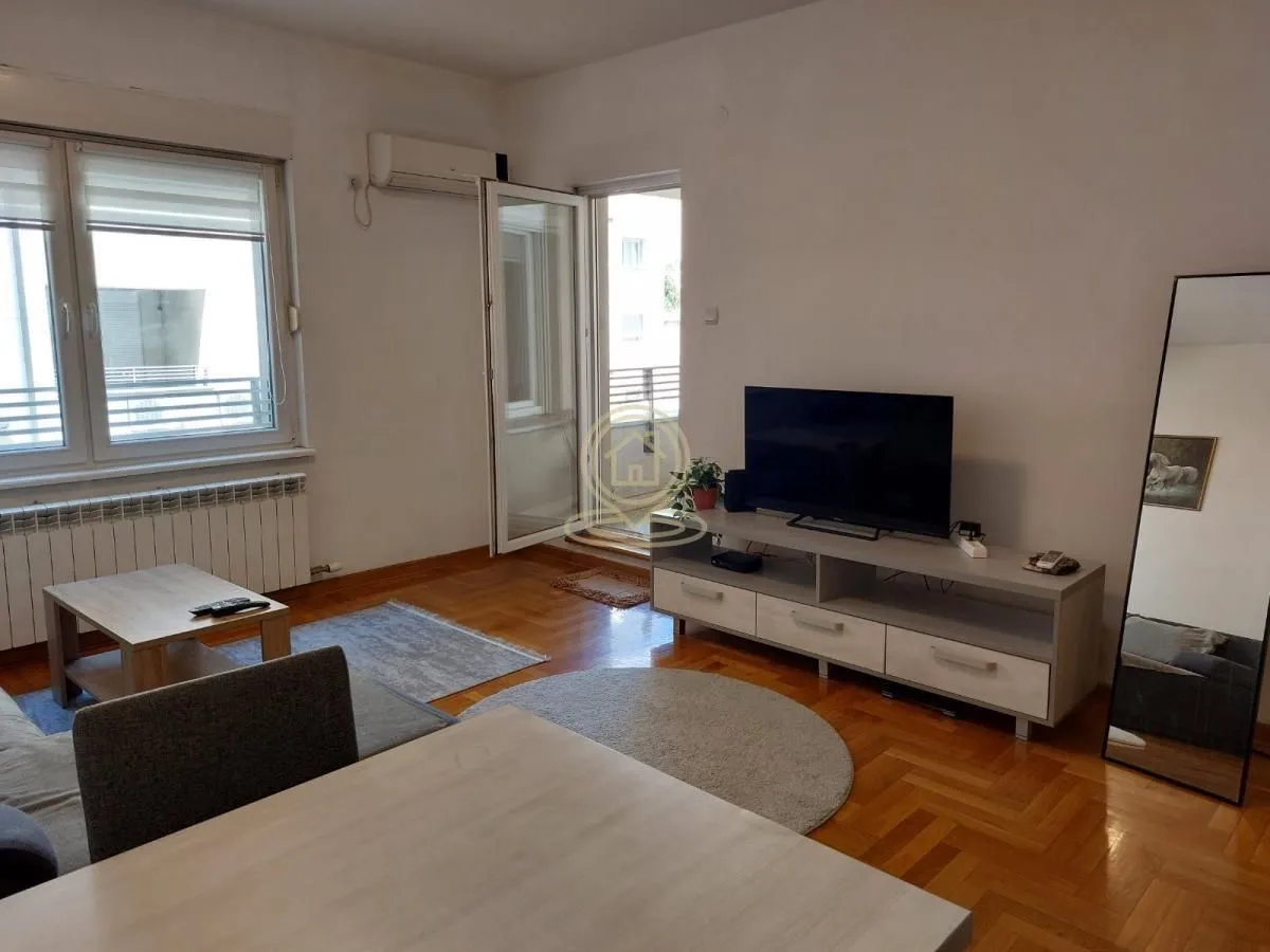 Izdavanje, dvosoban stan, 46m², Centar Sve Podlokacije, Beograd