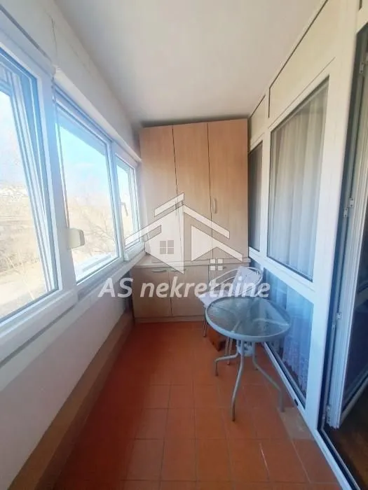 Izdavanje, trosoban stan, 70m², Novi Beograd Blok 33, Novi Beograd Sve Podlokacije