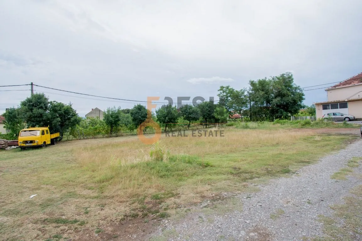 Prodaja, plac, 1100m², Tološi, Podgorica