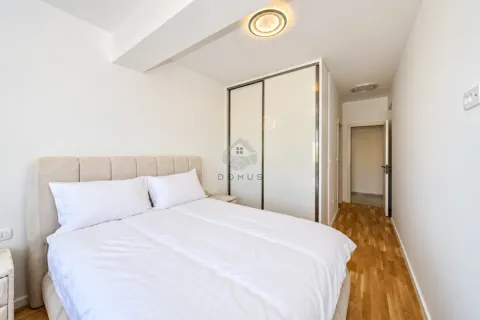 Bright bedroom with a double bed and a fitted wardrobe. - image 10