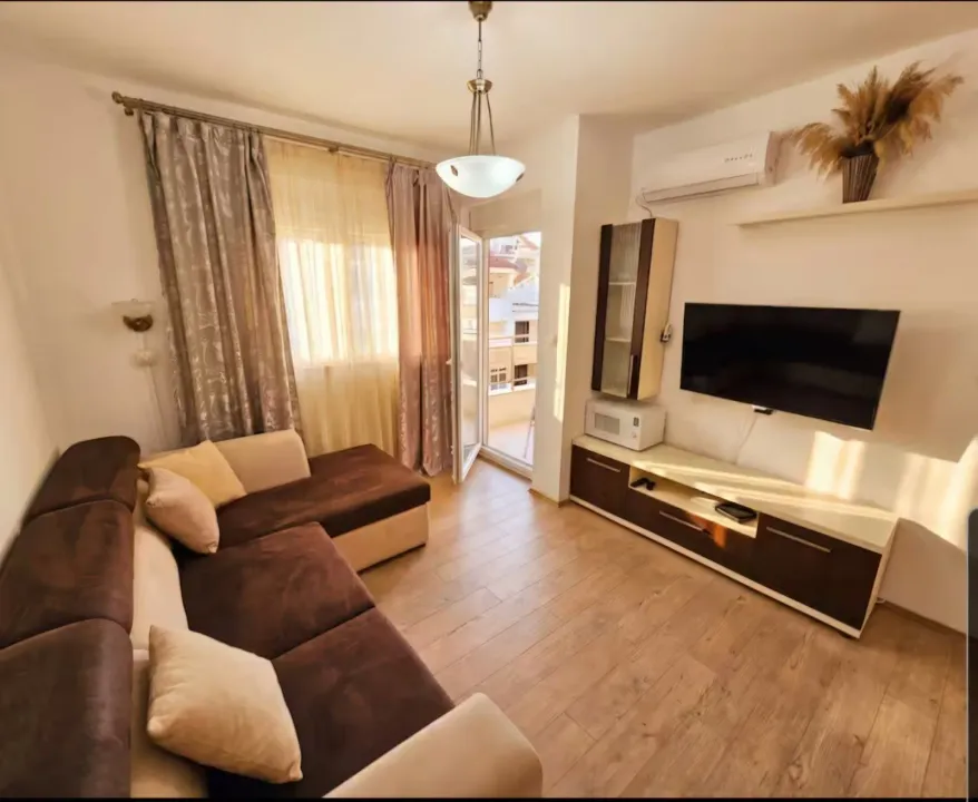 Izdavanje, jednosoban stan, 40m², Bečići, Budva