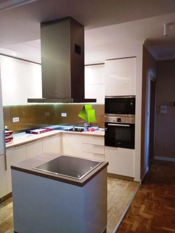 Prodaja, trosoban stan, 90m², Medijana, Niš