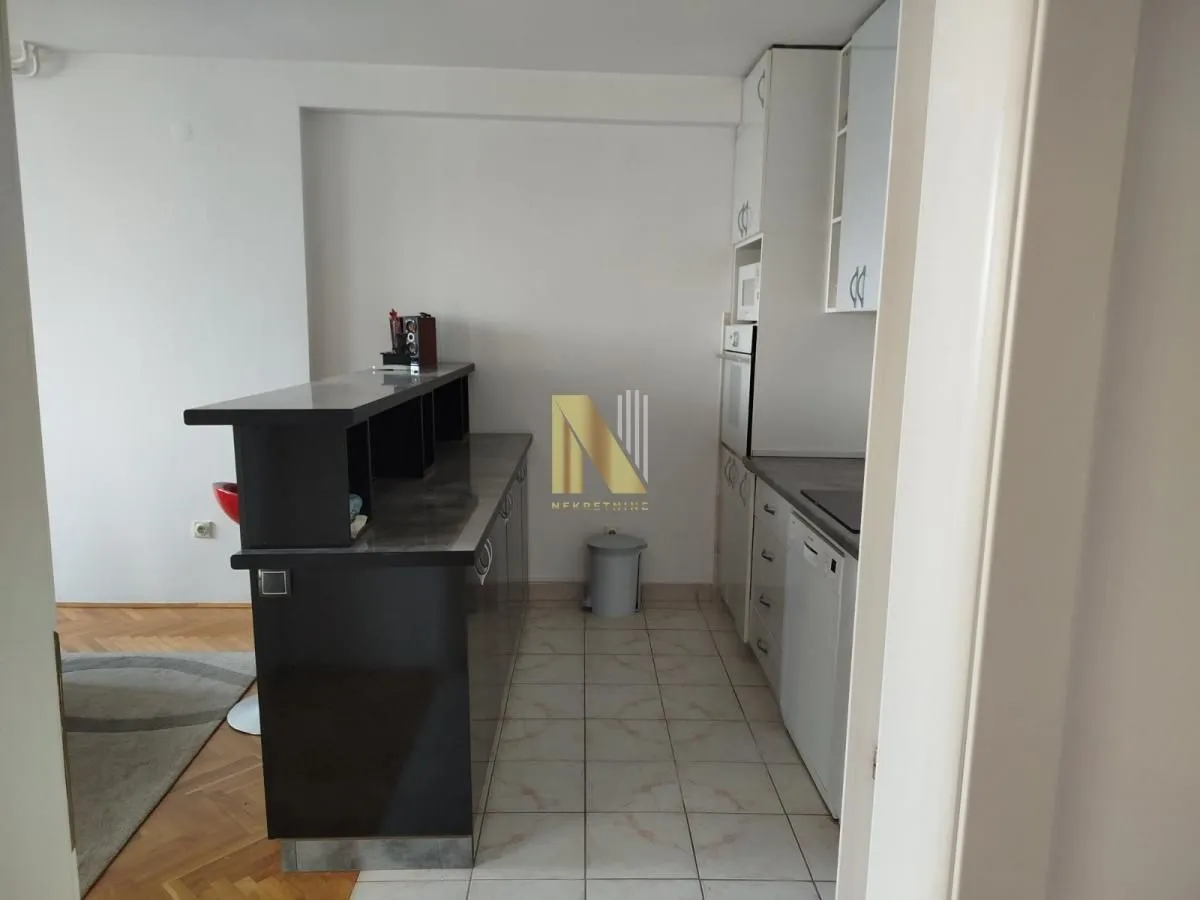 Prodaja, trosoban stan, 101m², Bulevar Oslobodjenja, Novi Sad Sve Podlokacije