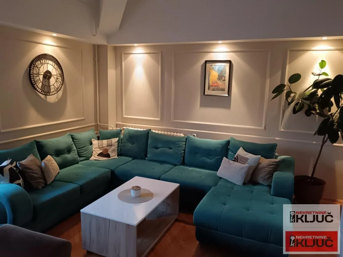 Prodaja, četvorosoban stan, 91m², Centar, Novi Sad