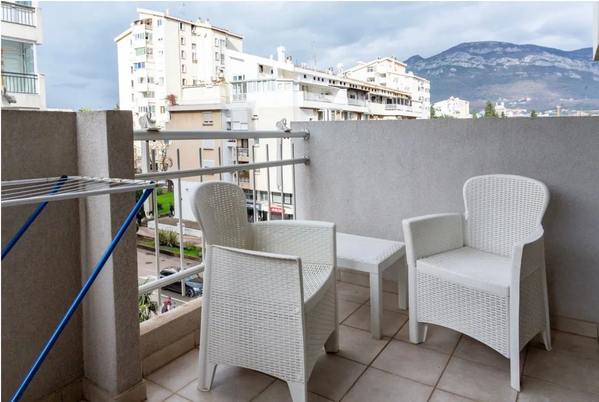 Rent, one bedroom apartment, 47m², Centar, Bar