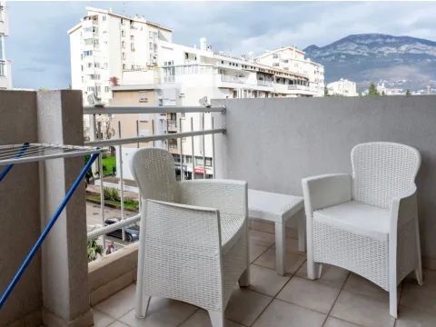 Rent, one bedroom apartment, 47m², Centar, Bar - image 9