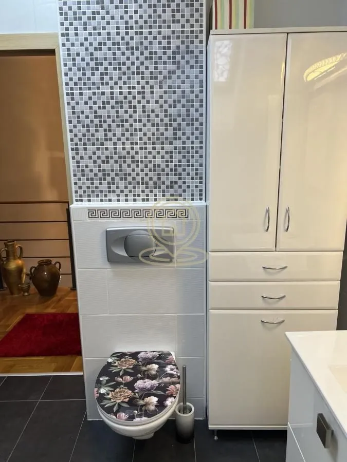 Prodaja, četvorosoban stan, 128m², Novo naselje, Novi Sad