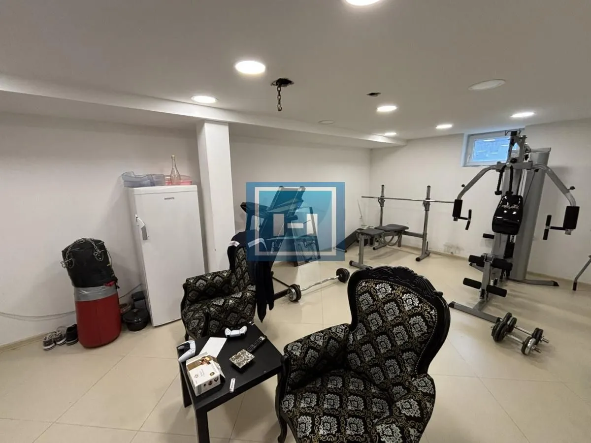 Prodaja, stan, 180m², Centar, Paraćin