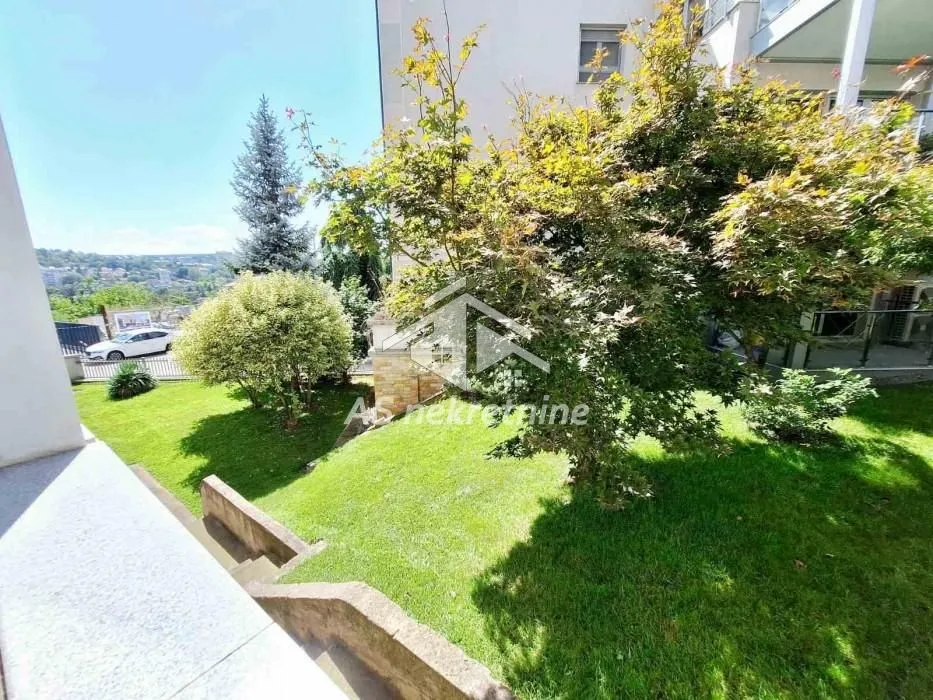 Izdavanje, četvorosoban stan, 135m², Savski Venac, Beograd