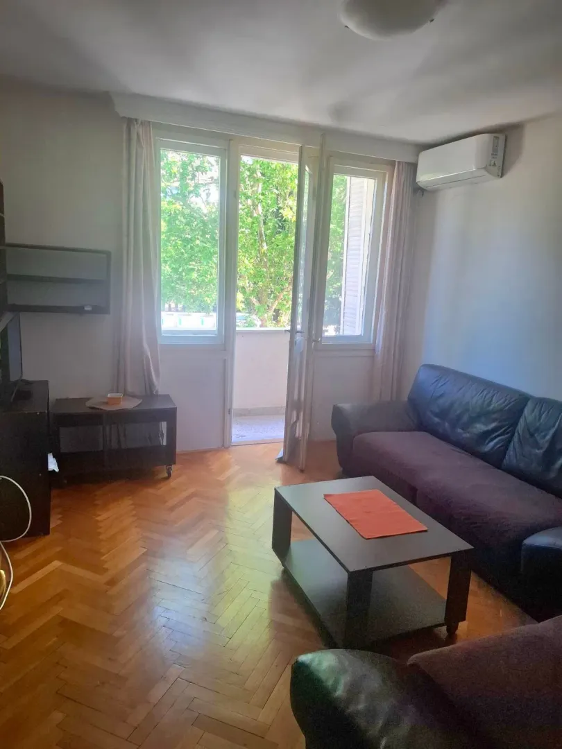 Living room with a sofa, coffee table and access to the terrace.