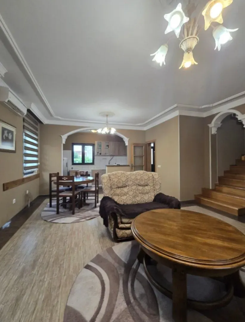 Izdavanje, kuća, 170m², Gornja Gorica, Podgorica