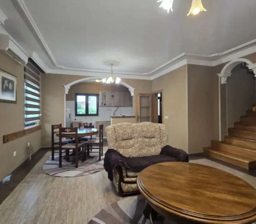 Izdavanje, kuća, 170m², Gornja Gorica, Podgorica