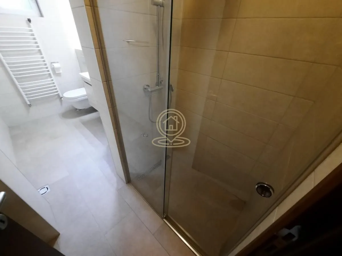 Izdavanje, stan, 172m², Vračar Sve Podlokacije, Beograd