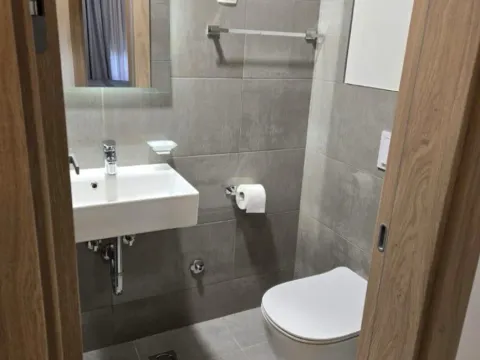 Izdavanje, dvosoban stan, 70m², Master Kvart, Podgorica - image 11