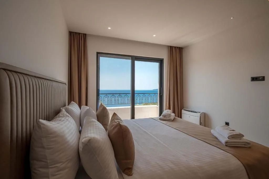 Rent, house, 318m², Reževići, Budva