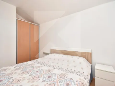 Rent, four bedroom apartment, 160m², Tološi, Podgorica - image 12