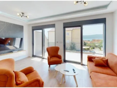 Rent, two bedroom apartment, 75m², Tivat, Crna Gora - image 2