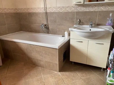 Izdavanje, jednosoban stan, 84m², Tivat, Crna Gora - image 16