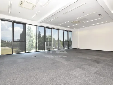 Izdavanje, poslovni prostor, 220m2, Preko Morače, Podgorica Izdavanje, poslovni prostor, 220m2, Preko Morače, Podgorica