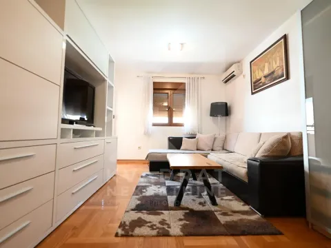 Prodaja, jednosoban stan, 44m², Stari Aerodrom, Podgorica