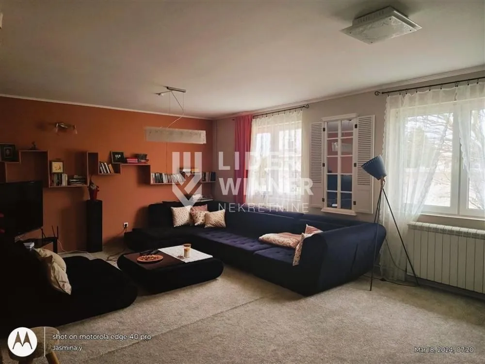 Prodaja, kuća, 340m², Zemun Ugrinovci, Zemun Sve Podlokacije