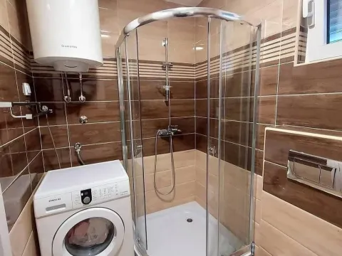 Izdavanje, jednosoban stan, 45m², Budva, Crna Gora - image 12