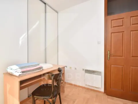 Rent, four bedroom apartment, 160m², Tološi, Podgorica - image 16