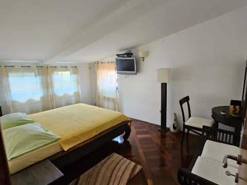 Rent, house, 100m², Pržno, Budva - image 7