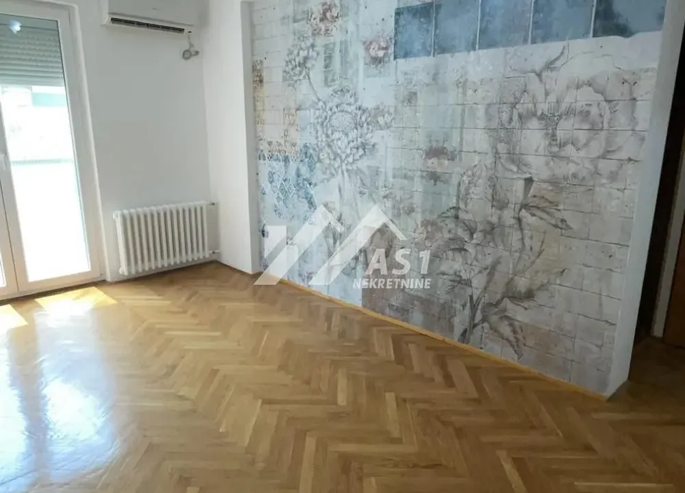 Izdavanje, četvorosoban stan, 100m², Novi Sad Sve Podlokacije, Novi Sad