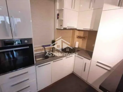 Izdavanje, četvorosoban stan, 96m², Crveni Krst, Beograd - image 7