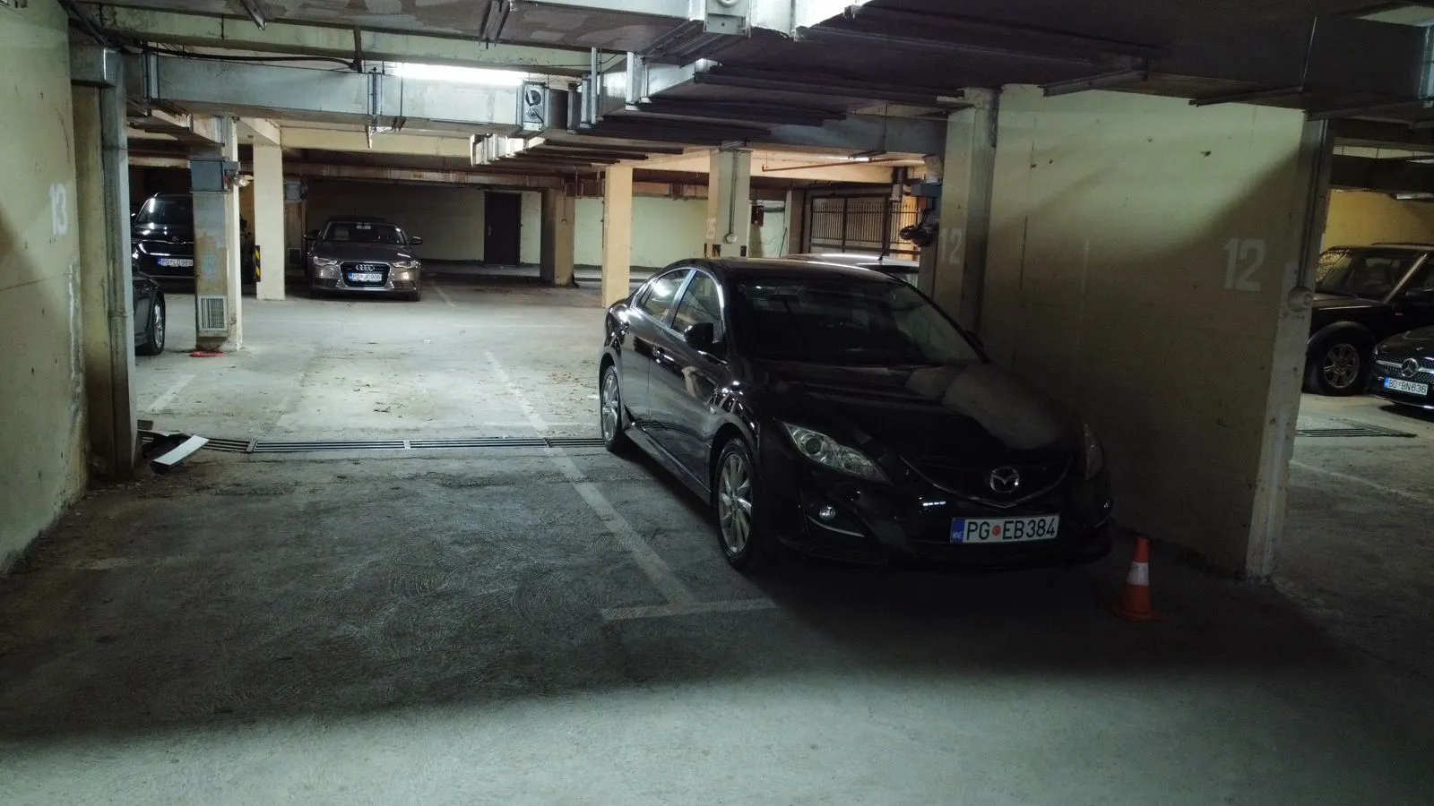 Rent, parking/garage, 15m², Blok 9, Podgorica