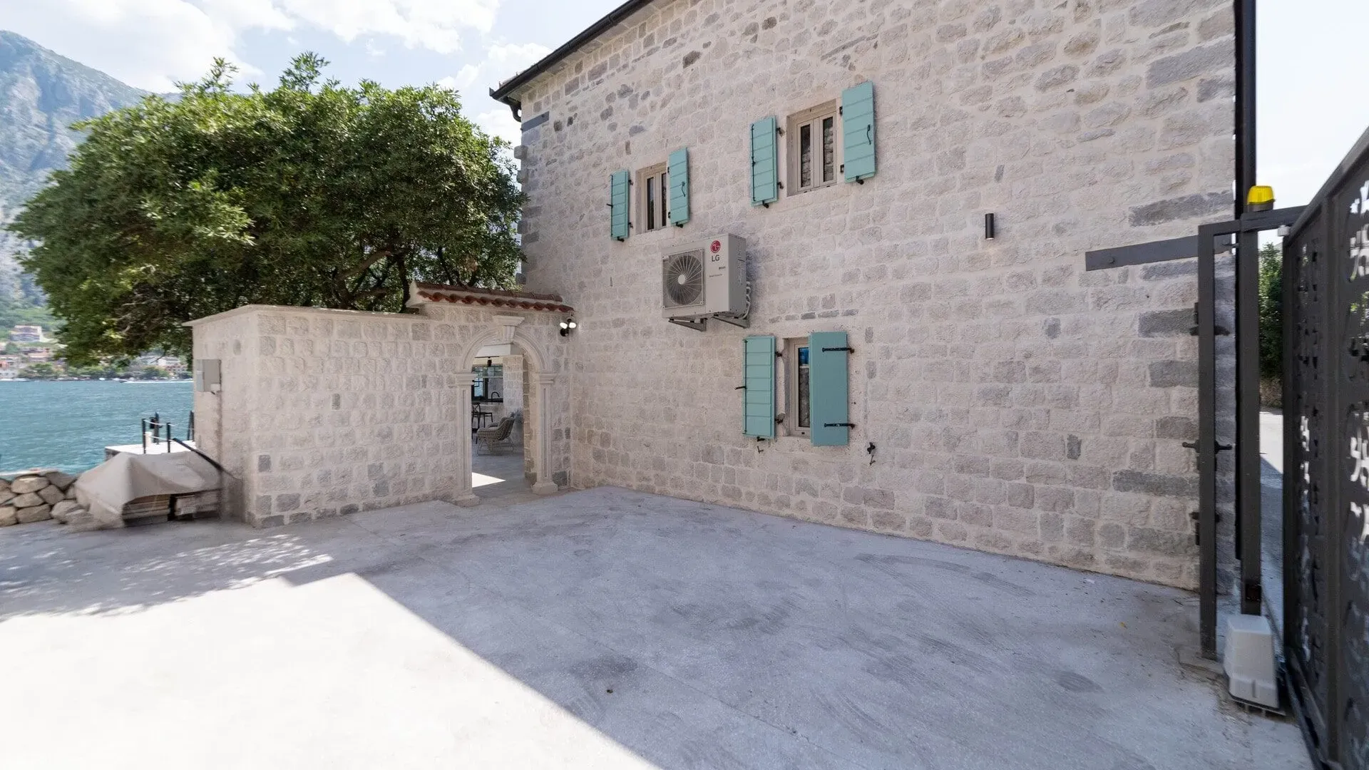 Prodaja, kuća, 183m², Muo, Kotor