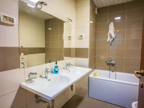 Rent, three bedroom apartment, 110m², City Kvart, Podgorica - image 9