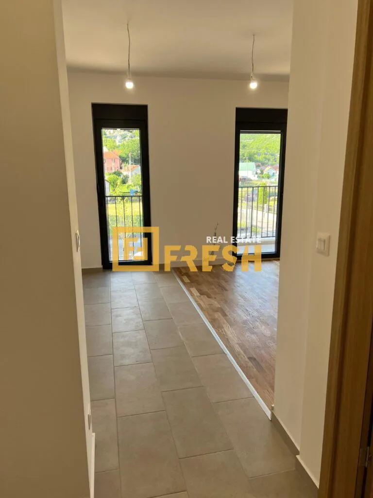 Izdavanje, dvosoban stan, 65m², Cetinje, Crna Gora