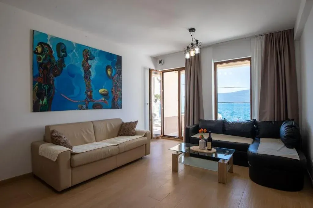 Rent, two bedroom apartment, 64m², Tivat, Crna Gora