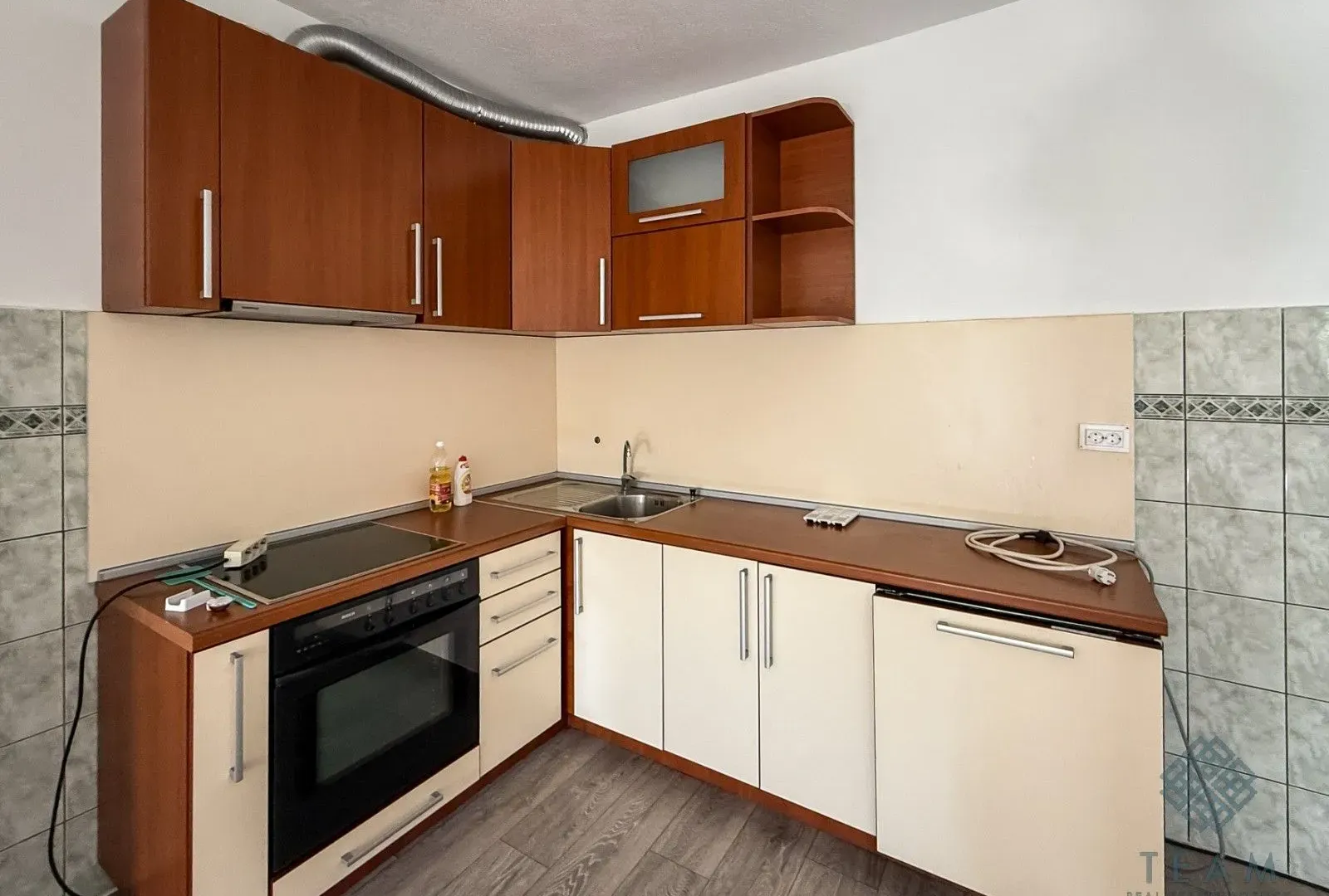 Izdavanje, kuća, 300m², Masline, Podgorica