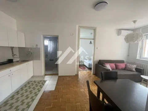 Izdavanje, jednosoban stan, 32m2, Rotkvarija, Novi Sad, Novi Sad Izdavanje, jednosoban stan, 32m2, Rotkvarija, Novi Sad, Novi Sad