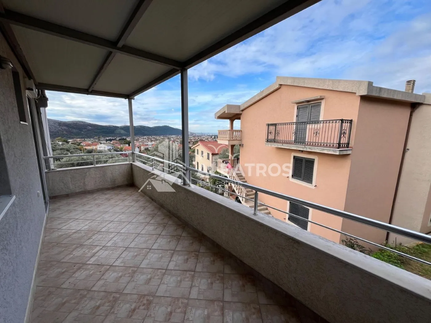Rent, three bedroom apartment, 135m², Tomba, Bar