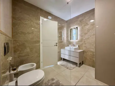 Rent, two bedroom apartment, 95m², Bečići, Budva - image 8