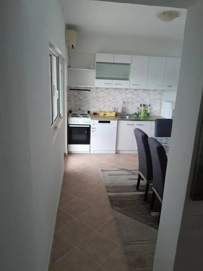 Rent, three bedroom apartment, 120m², Tivat, Crna Gora